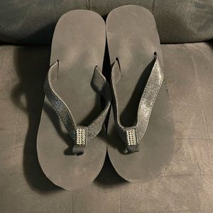 Gray wage flip flops